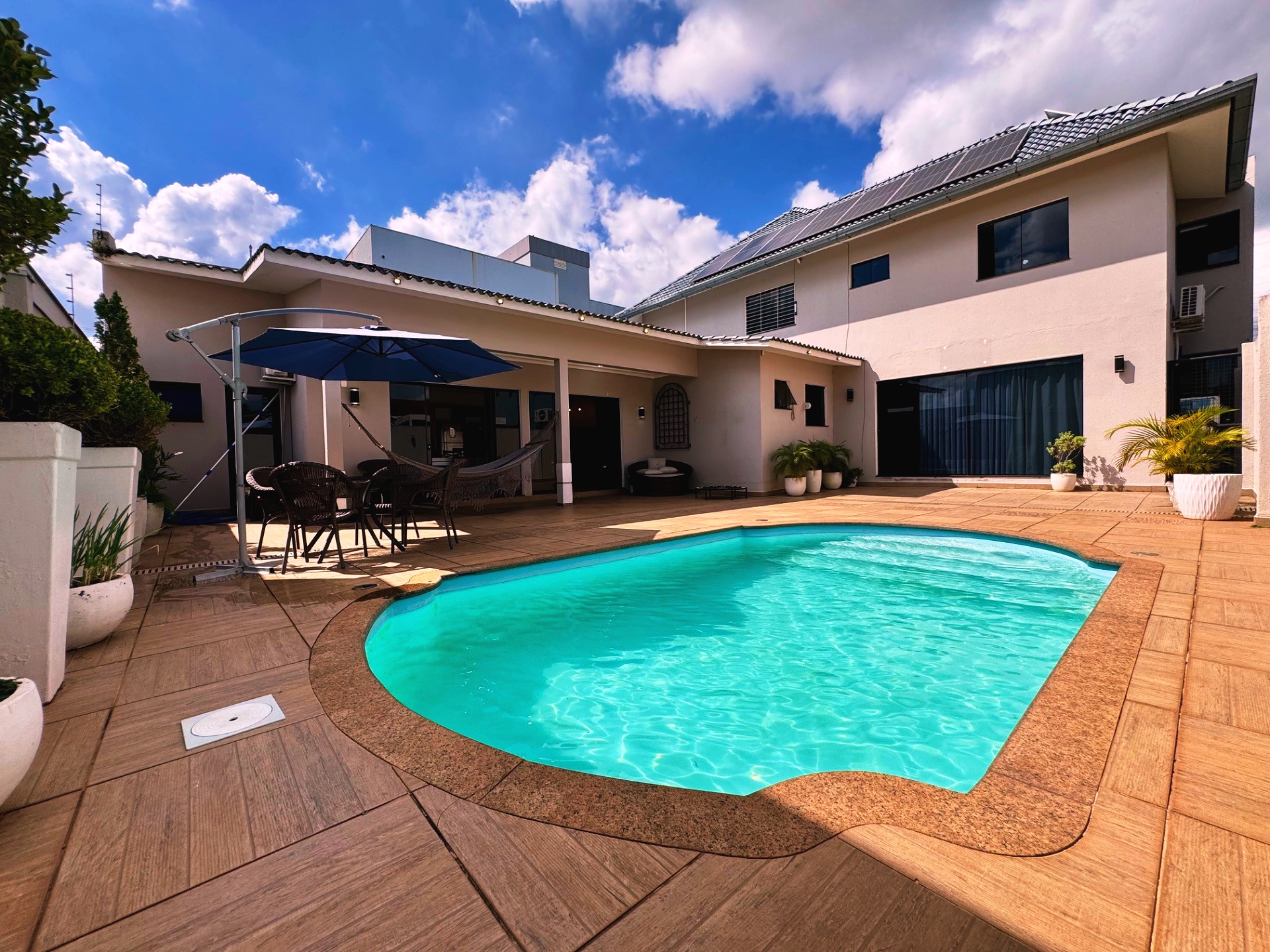 Casa com 05 quartos sendo 02 suítes/piscina aquecida/salão de festas – foto 4
