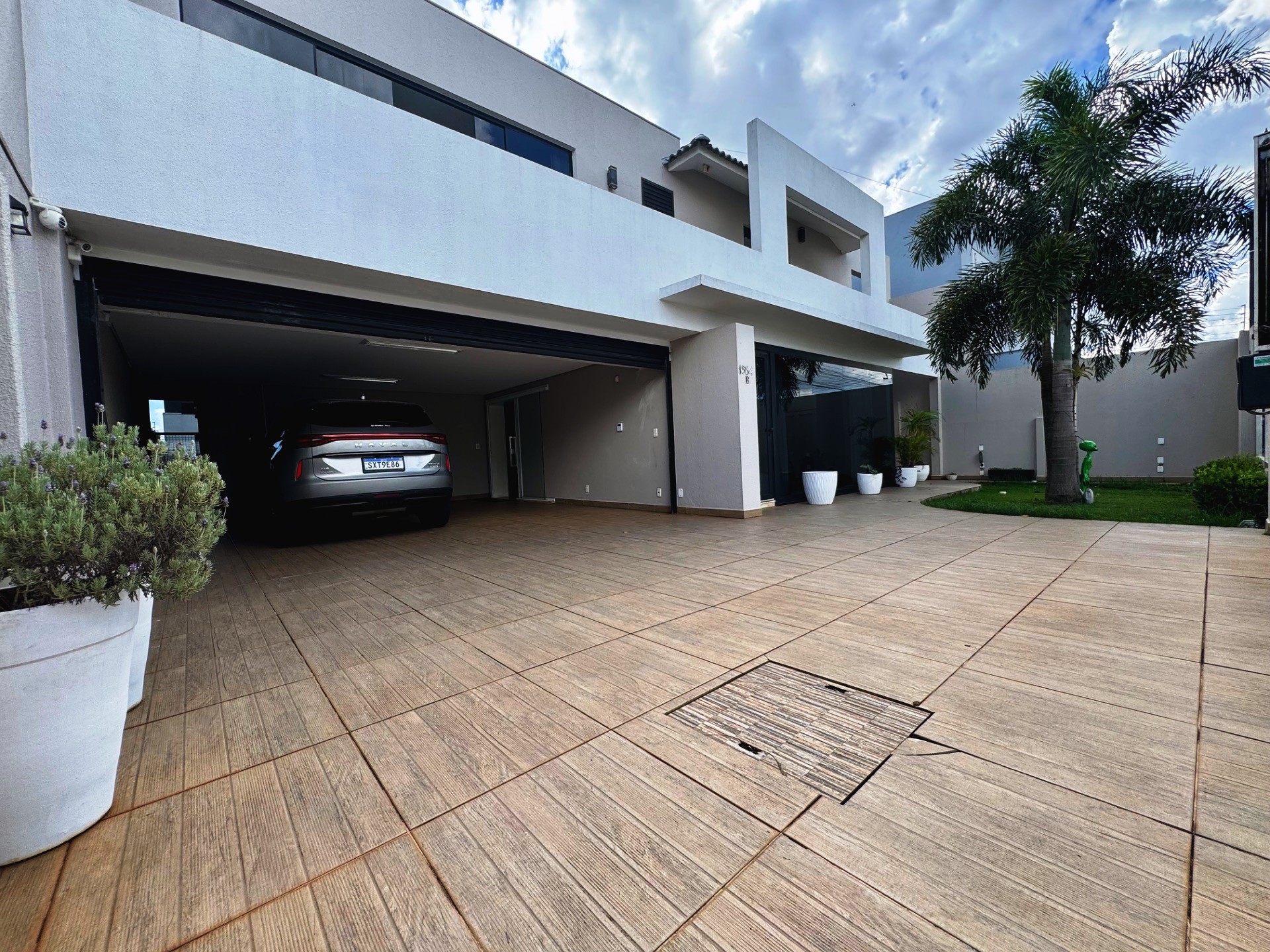 Casa com 05 quartos sendo 02 suítes/piscina aquecida/salão de festas – foto 3