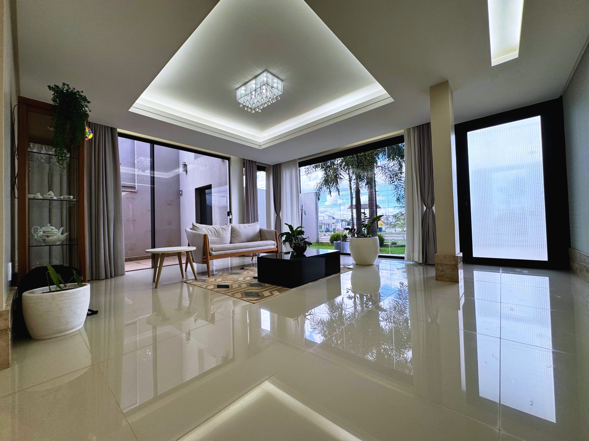 Casa com 05 quartos sendo 02 suítes/piscina aquecida/salão de festas – foto 7