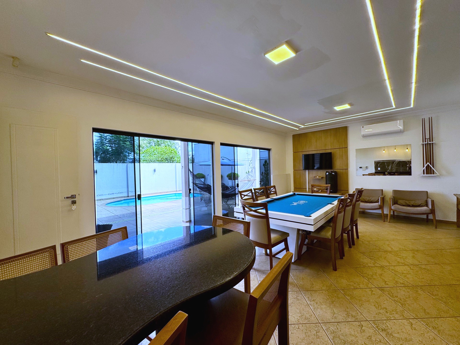 Casa com 05 quartos sendo 02 suítes/piscina aquecida/salão de festas – foto 5