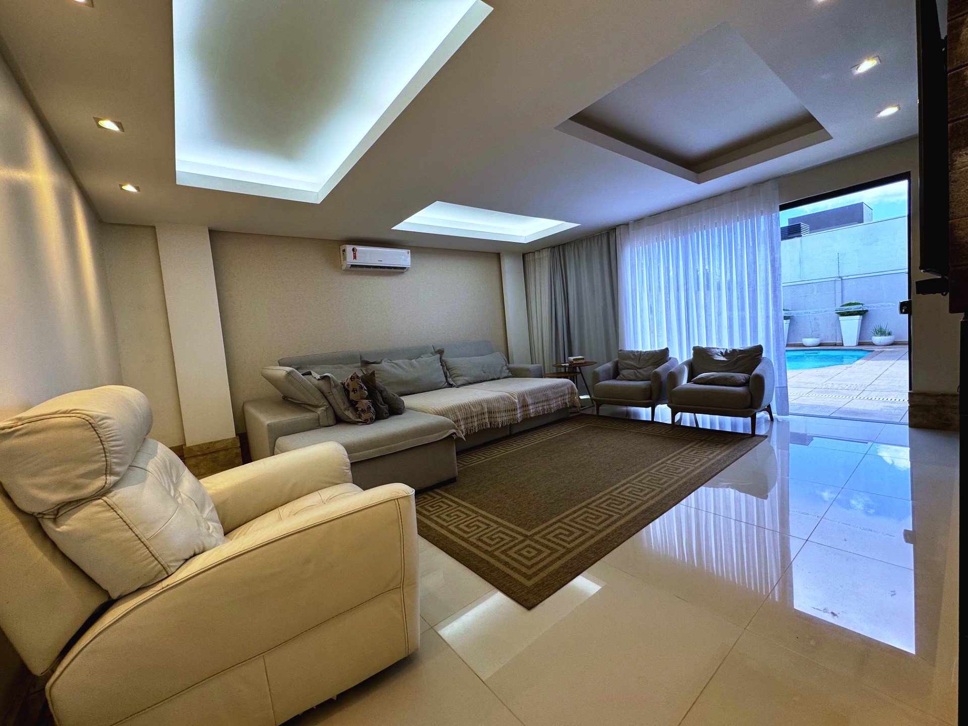 Casa com 05 quartos sendo 02 suítes/piscina aquecida/salão de festas – foto 11